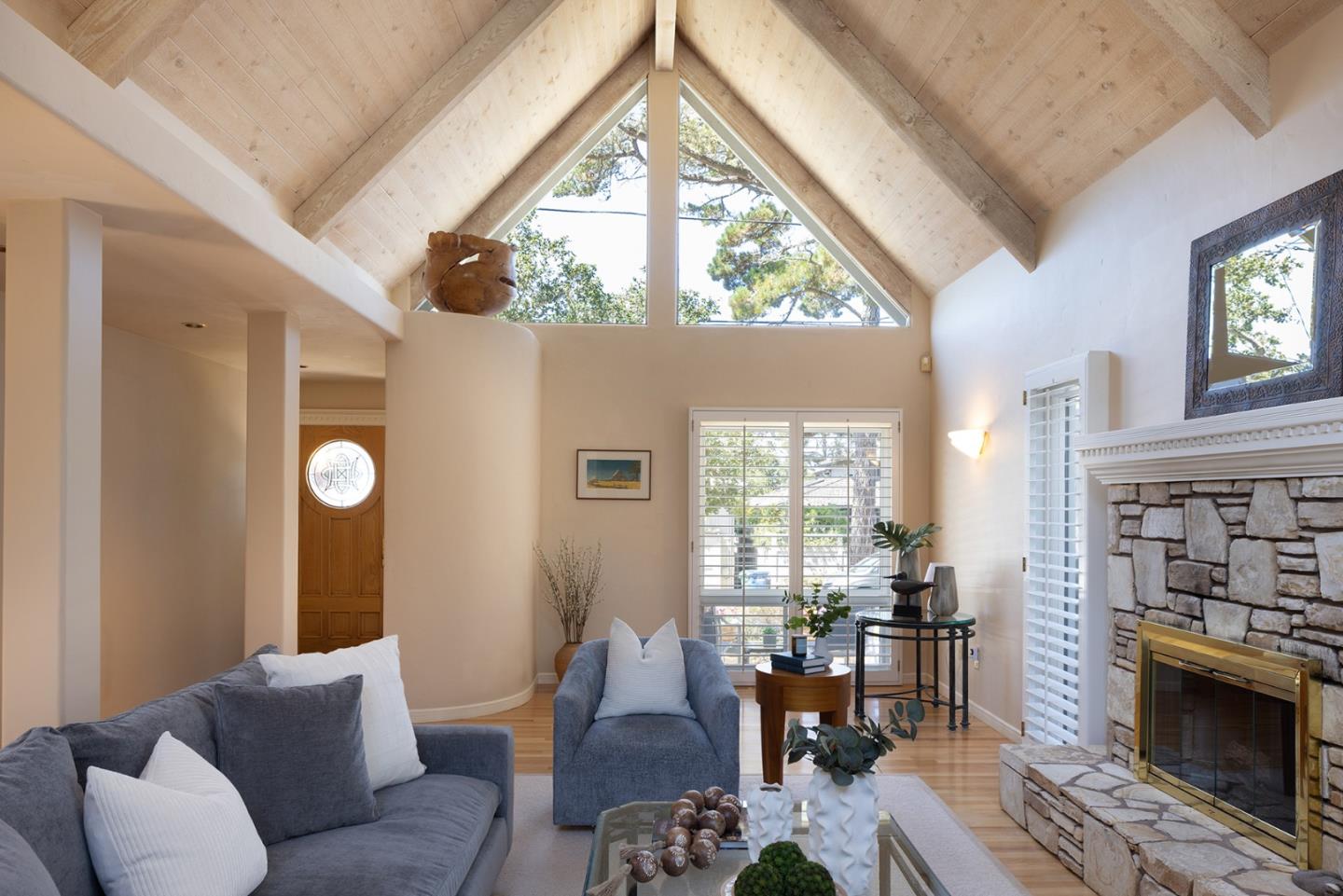 Detail Gallery Image 4 of 17 For 0 Dolores 3 Ne of 10th Ave, Carmel,  CA 93921 - 2 Beds | 2 Baths