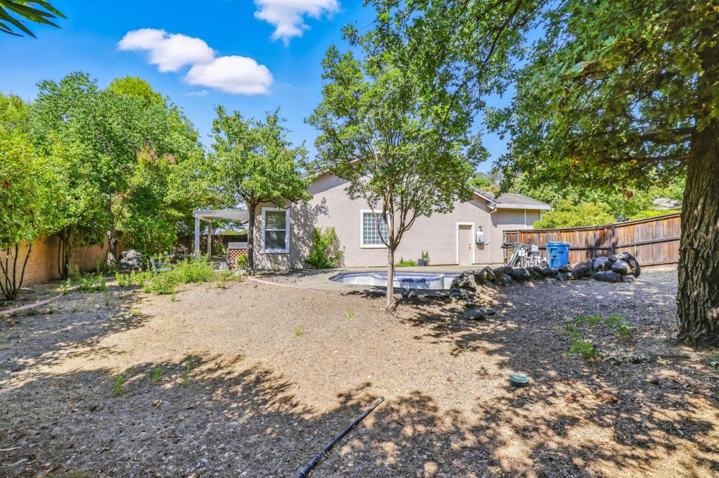 Detail Gallery Image 27 of 33 For 3100 Stonehurst Ct, El Dorado Hills,  CA 95762 - 3 Beds | 2/1 Baths