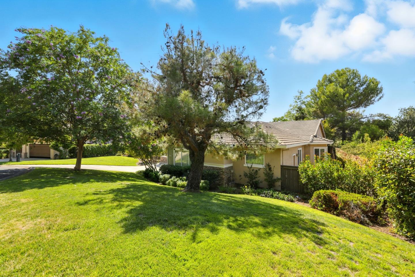 Detail Gallery Image 4 of 33 For 3100 Stonehurst Ct, El Dorado Hills,  CA 95762 - 3 Beds | 2/1 Baths