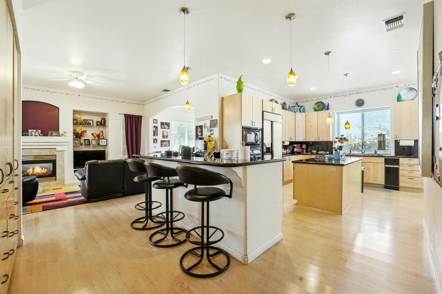 Detail Gallery Image 8 of 33 For 3100 Stonehurst Ct, El Dorado Hills,  CA 95762 - 3 Beds | 2/1 Baths