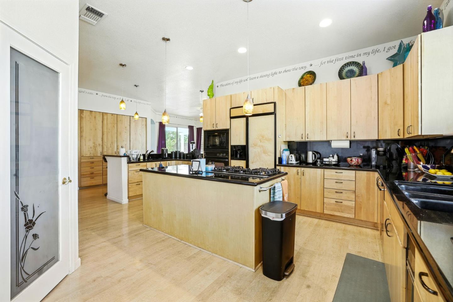 Detail Gallery Image 9 of 33 For 3100 Stonehurst Ct, El Dorado Hills,  CA 95762 - 3 Beds | 2/1 Baths