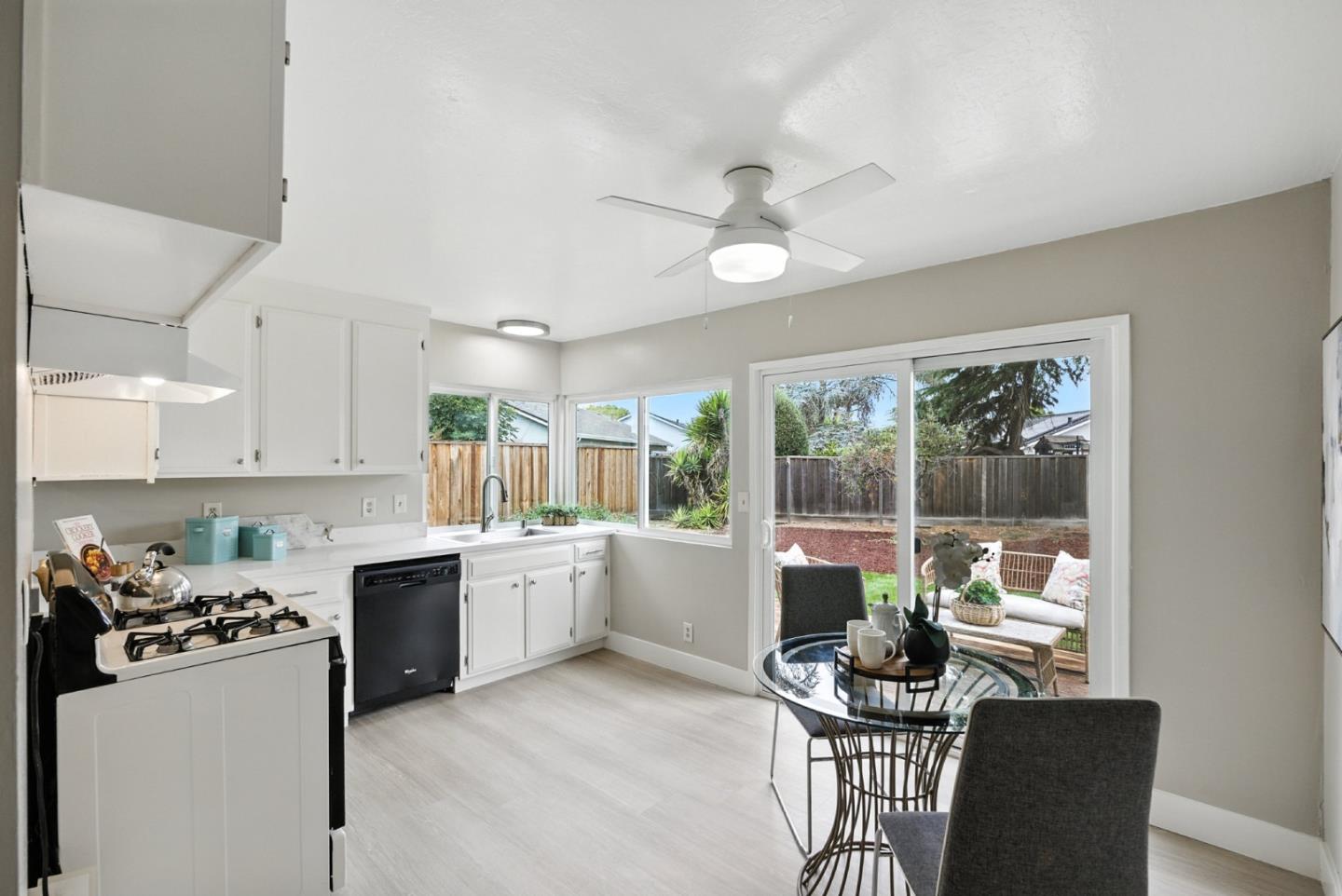 Detail Gallery Image 13 of 40 For 4284 Meg Dr, San Jose,  CA 95136 - 3 Beds | 2 Baths