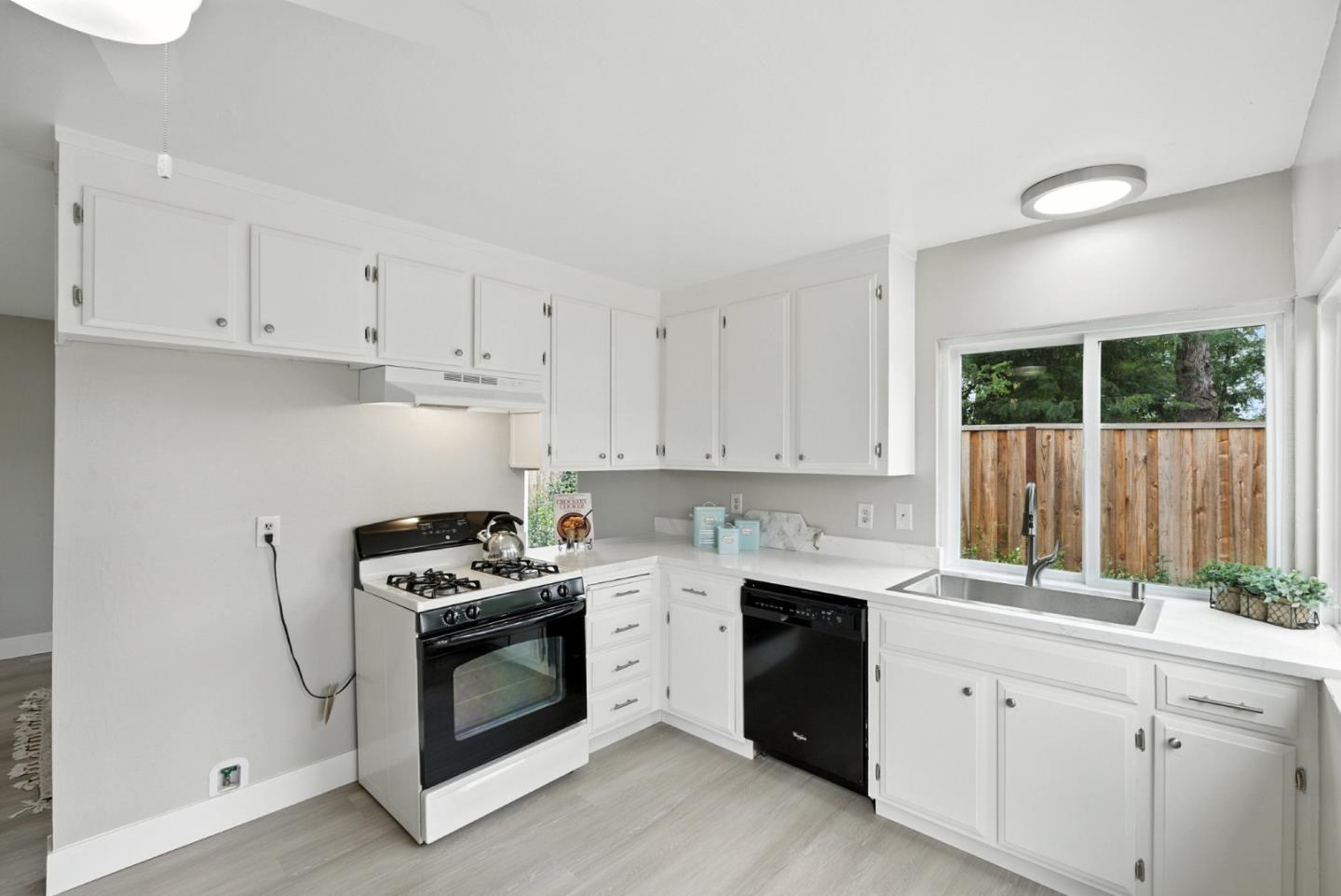 Detail Gallery Image 14 of 40 For 4284 Meg Dr, San Jose,  CA 95136 - 3 Beds | 2 Baths