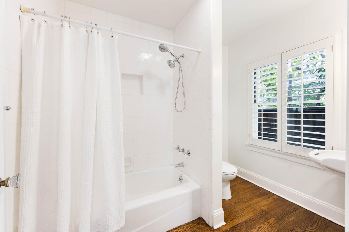 Detail Gallery Image 13 of 28 For 1641 Portola Ave, Palo Alto,  CA 94306 - 4 Beds | 3 Baths