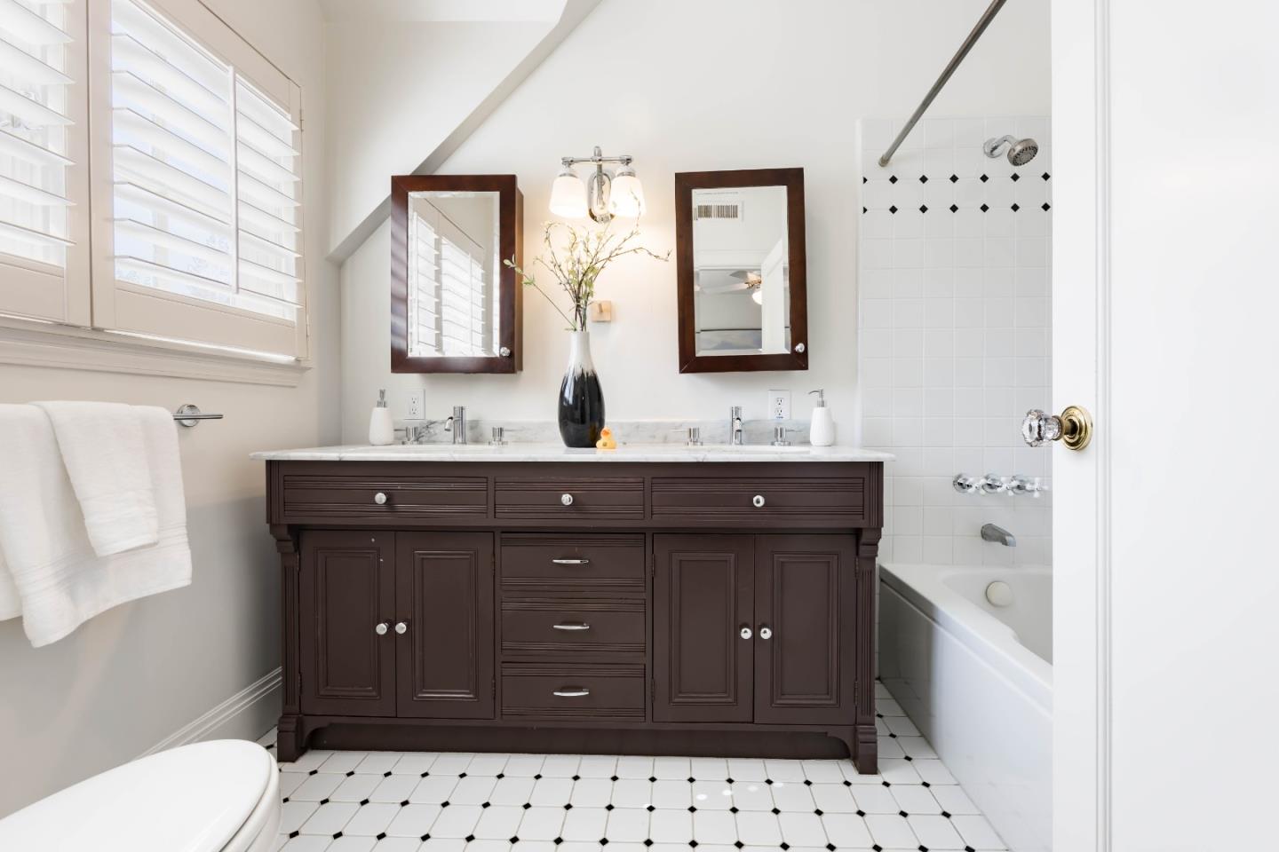 Detail Gallery Image 19 of 28 For 1641 Portola Ave, Palo Alto,  CA 94306 - 4 Beds | 3 Baths