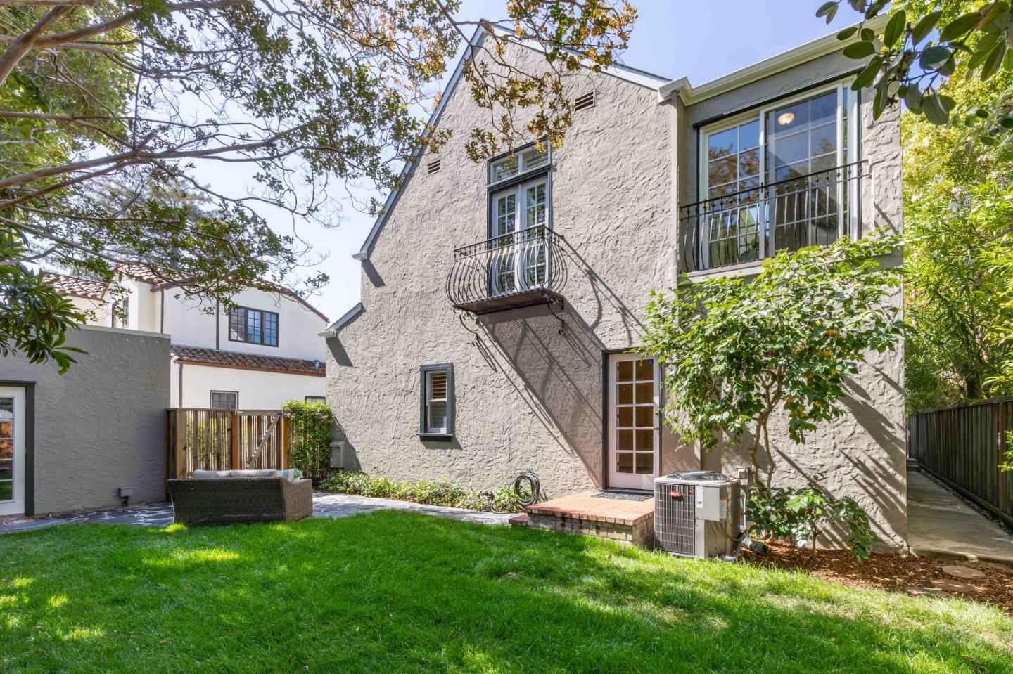 Detail Gallery Image 23 of 28 For 1641 Portola Ave, Palo Alto,  CA 94306 - 4 Beds | 3 Baths