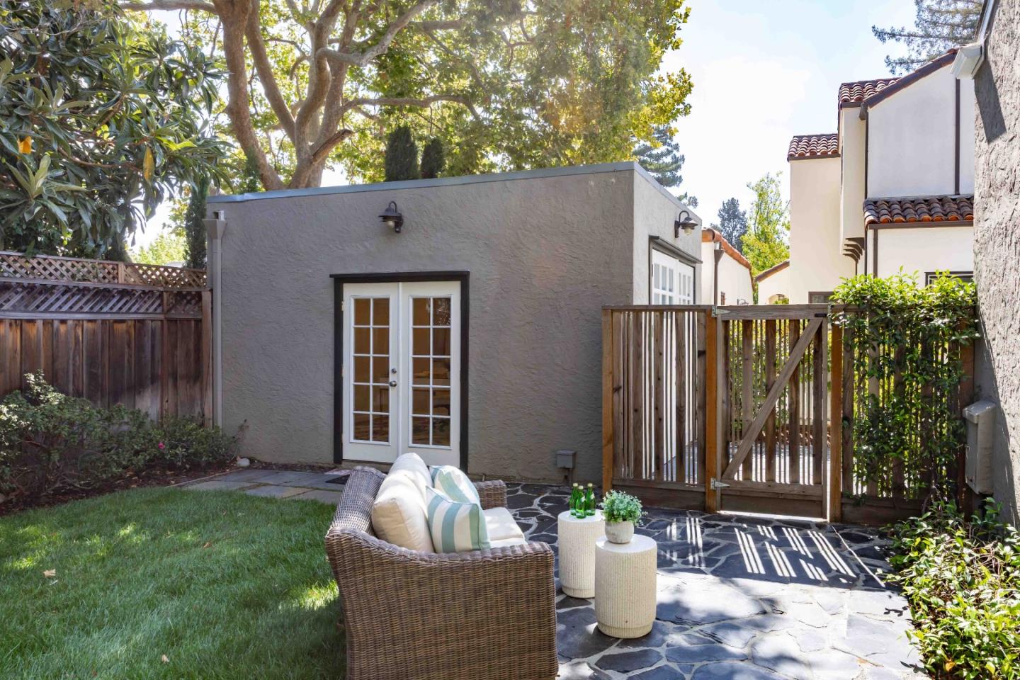 Detail Gallery Image 27 of 28 For 1641 Portola Ave, Palo Alto,  CA 94306 - 4 Beds | 3 Baths