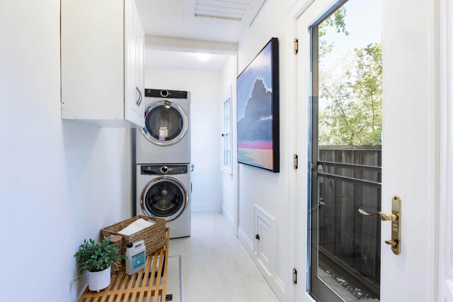 Detail Gallery Image 9 of 28 For 1641 Portola Ave, Palo Alto,  CA 94306 - 4 Beds | 3 Baths