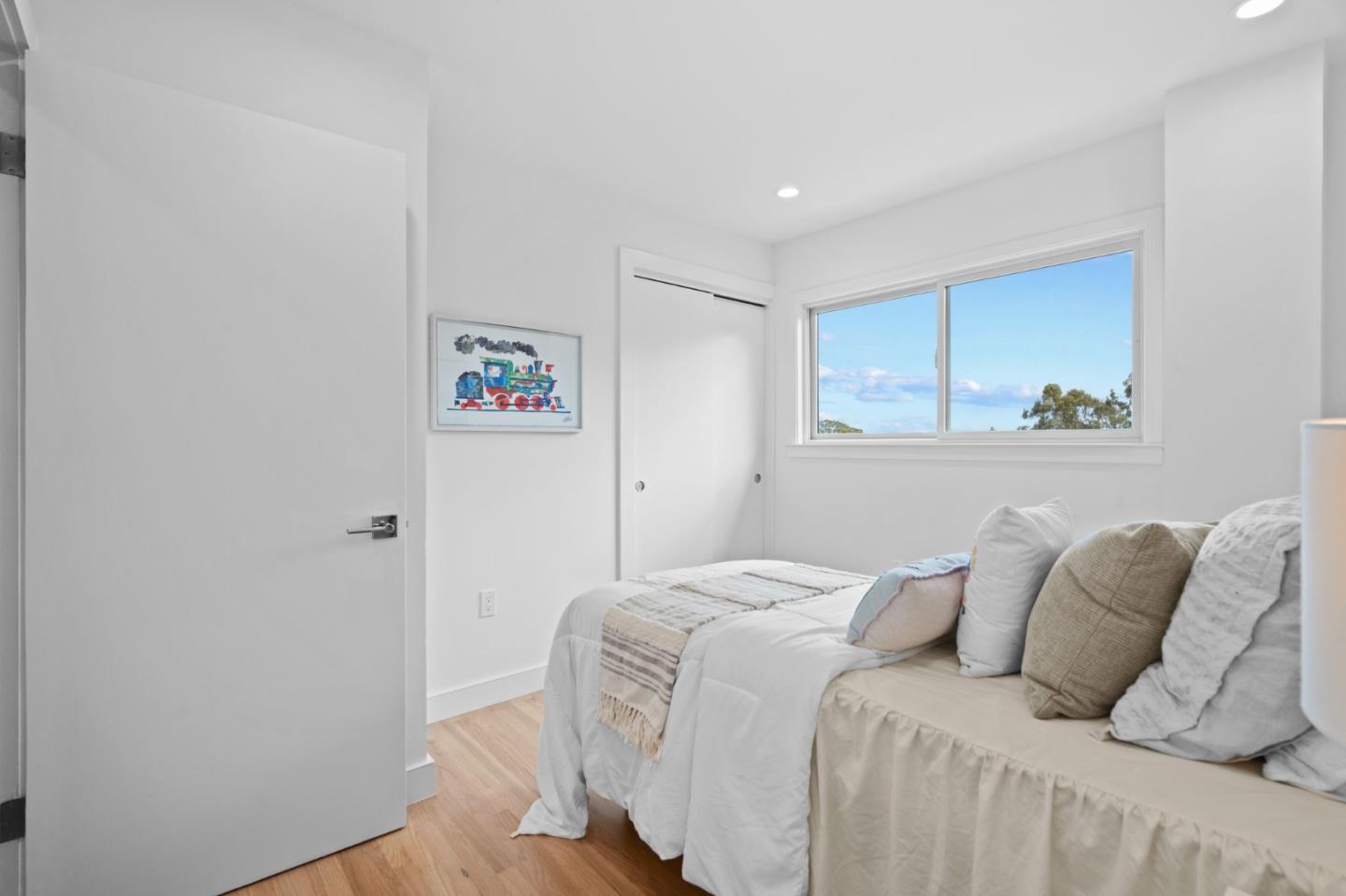 Detail Gallery Image 12 of 44 For 43 Aura Vis, Millbrae,  CA 94030 - 3 Beds | 4 Baths