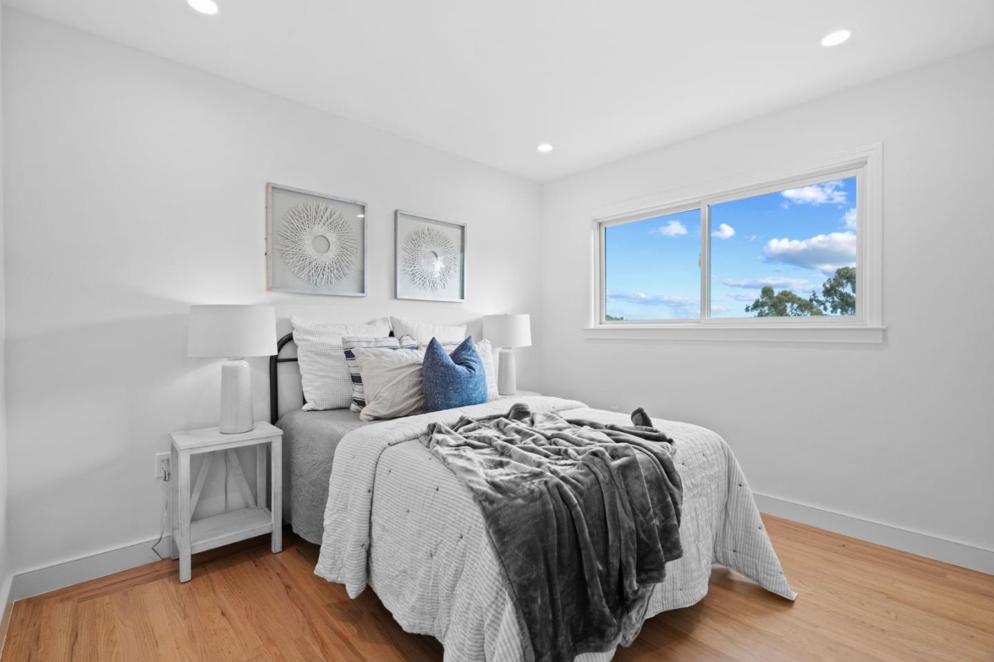 Detail Gallery Image 13 of 44 For 43 Aura Vis, Millbrae,  CA 94030 - 3 Beds | 4 Baths