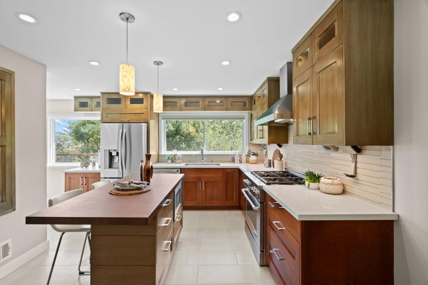 Detail Gallery Image 5 of 44 For 43 Aura Vis, Millbrae,  CA 94030 - 3 Beds | 4 Baths