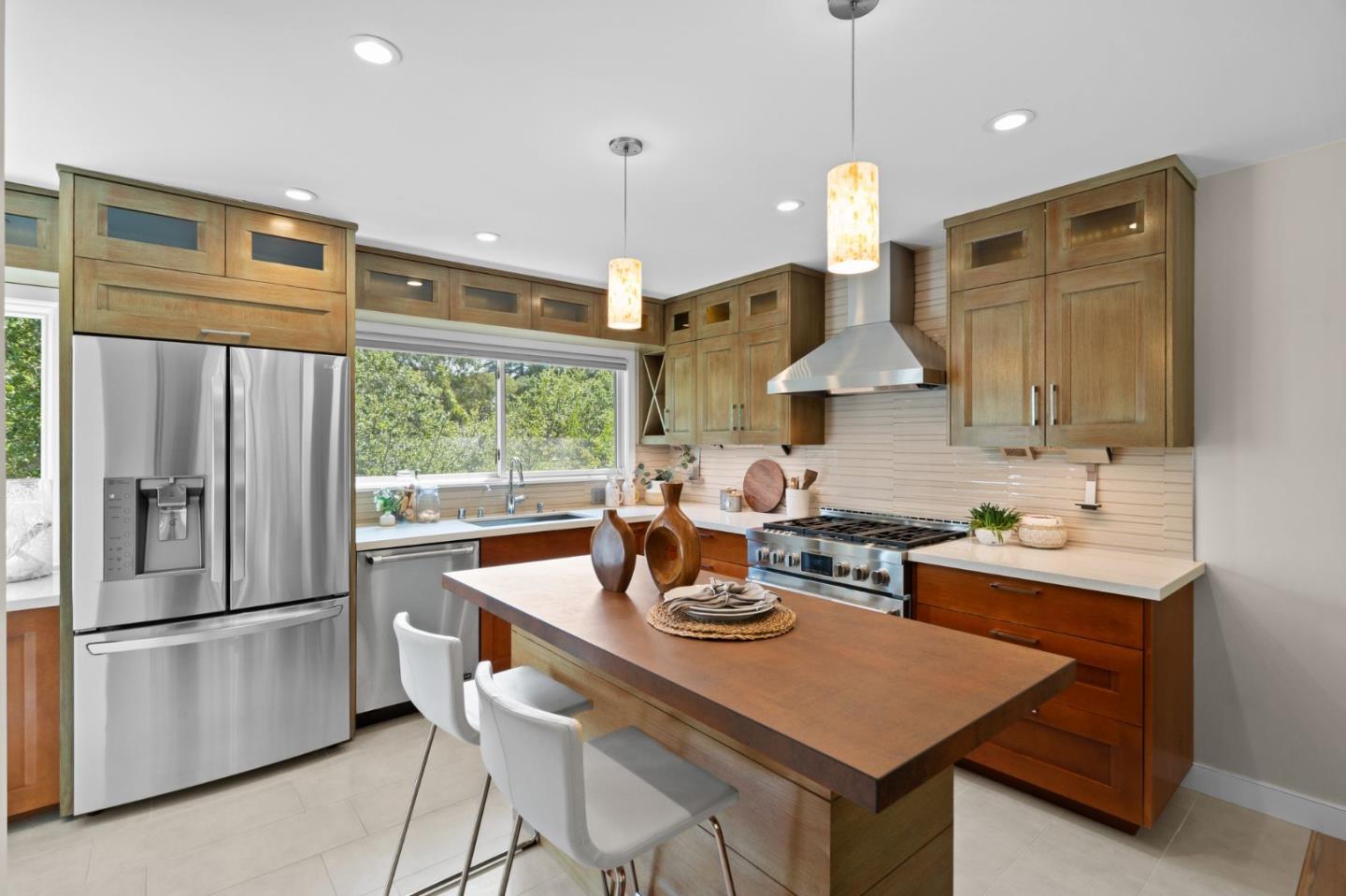 Detail Gallery Image 8 of 44 For 43 Aura Vis, Millbrae,  CA 94030 - 3 Beds | 4 Baths