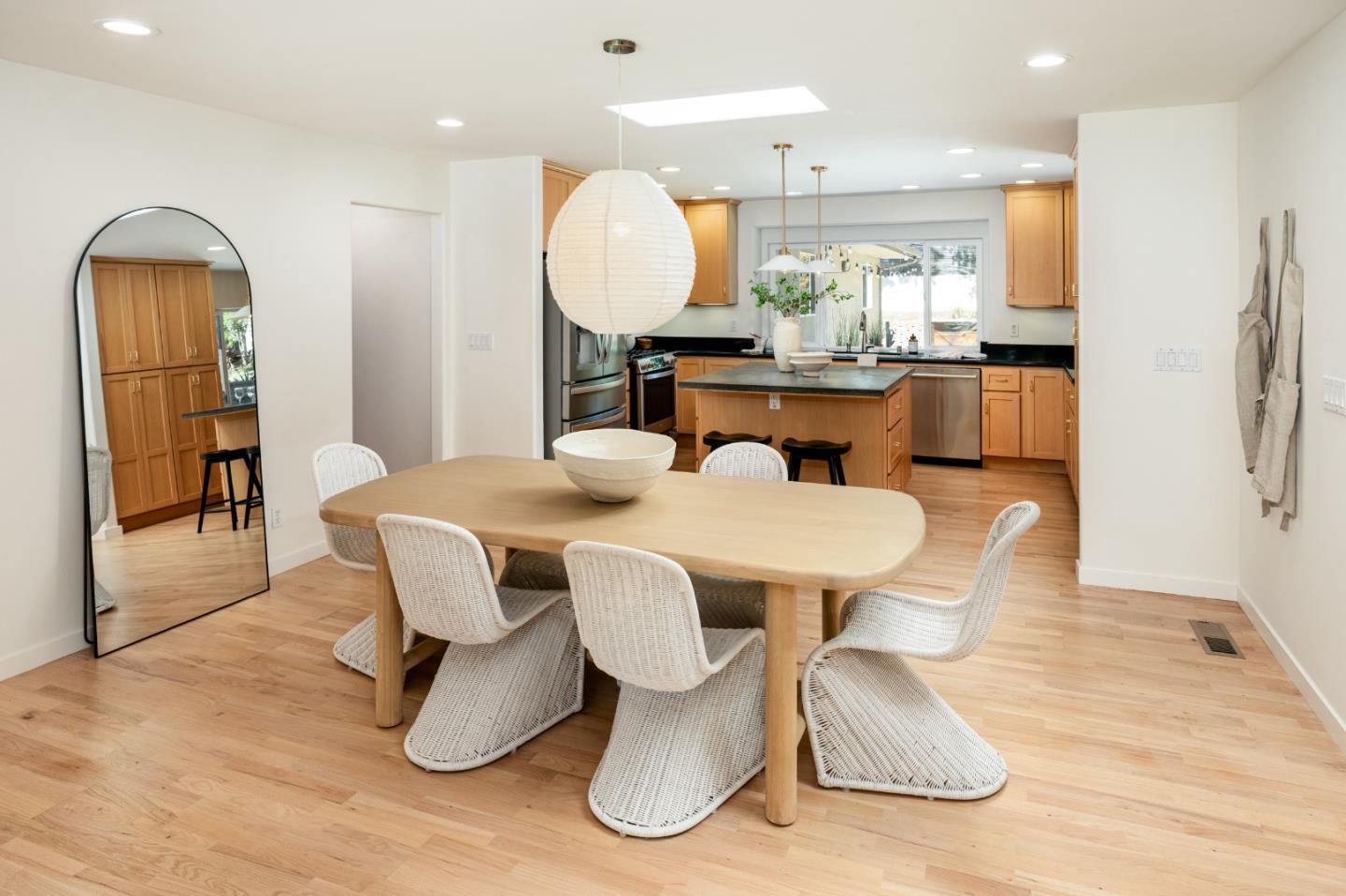 Detail Gallery Image 12 of 49 For 6932 Freedom Blvd, Aptos,  CA 95003 - 4 Beds | 3 Baths