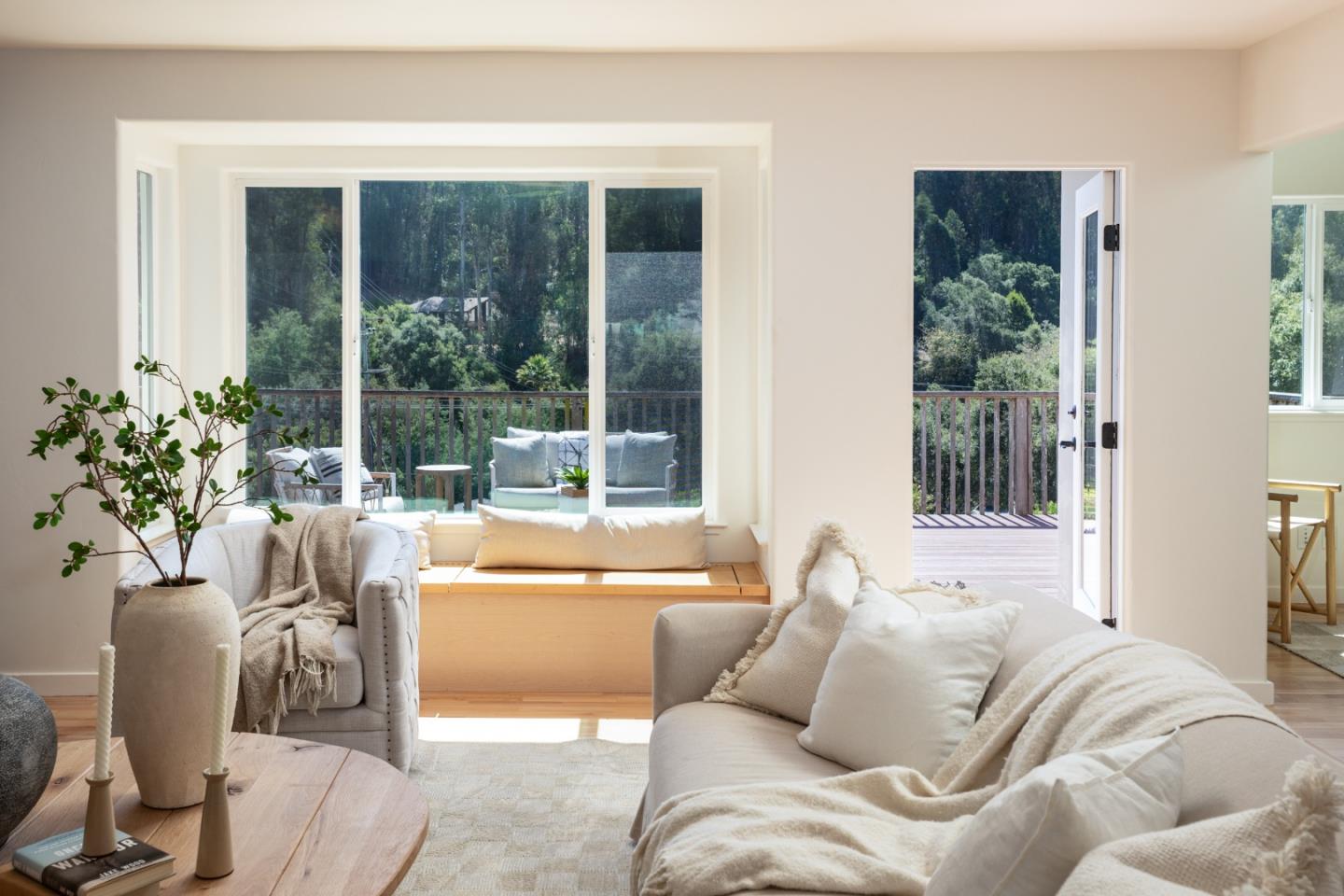 Detail Gallery Image 4 of 49 For 6932 Freedom Blvd, Aptos,  CA 95003 - 4 Beds | 3 Baths