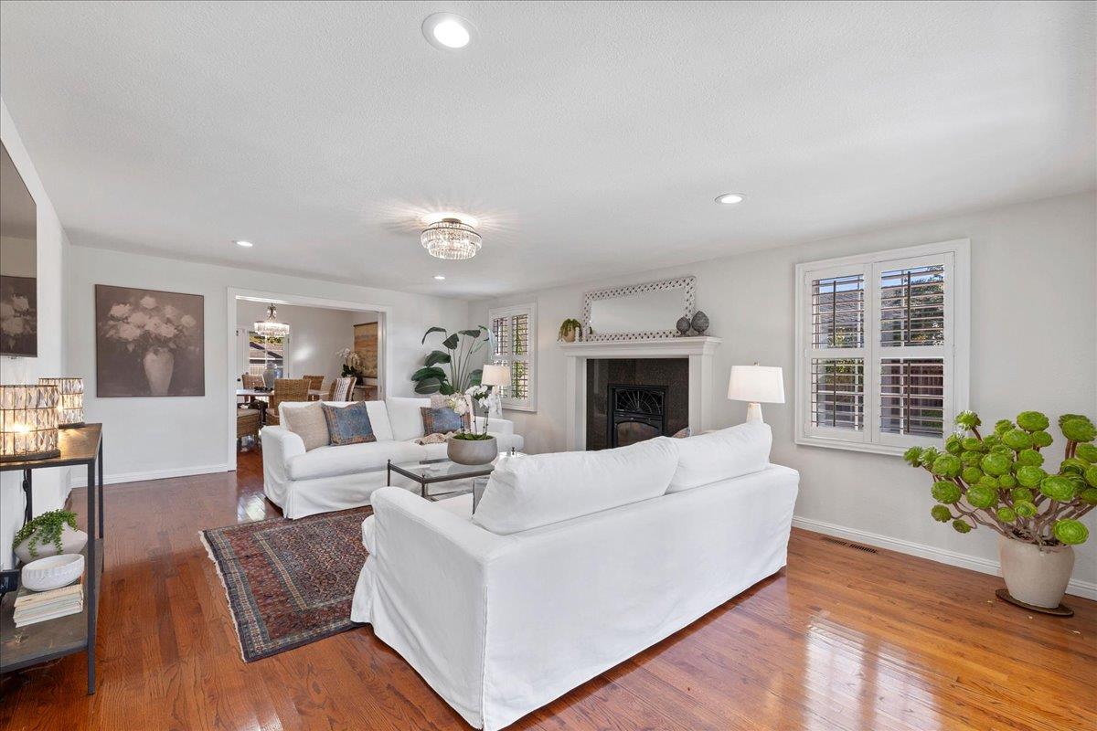 Detail Gallery Image 13 of 36 For 1860 Leigh Ave, San Jose,  CA 95125 - 4 Beds | 2/1 Baths