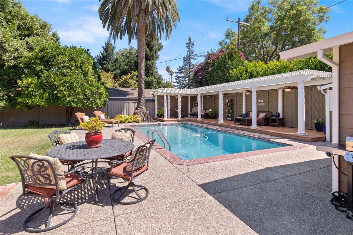 Detail Gallery Image 34 of 36 For 1860 Leigh Ave, San Jose,  CA 95125 - 4 Beds | 2/1 Baths