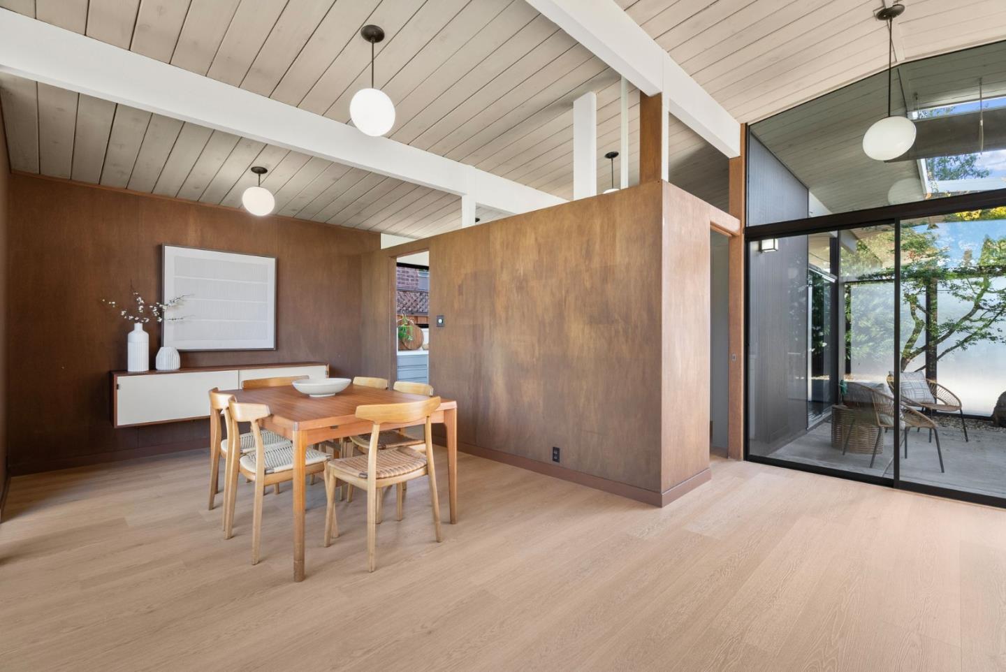 Detail Gallery Image 10 of 39 For 1464 Kingfisher Way, Sunnyvale,  CA 94087 - 4 Beds | 2 Baths