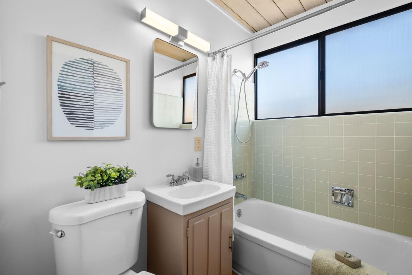 Detail Gallery Image 29 of 39 For 1464 Kingfisher Way, Sunnyvale,  CA 94087 - 4 Beds | 2 Baths