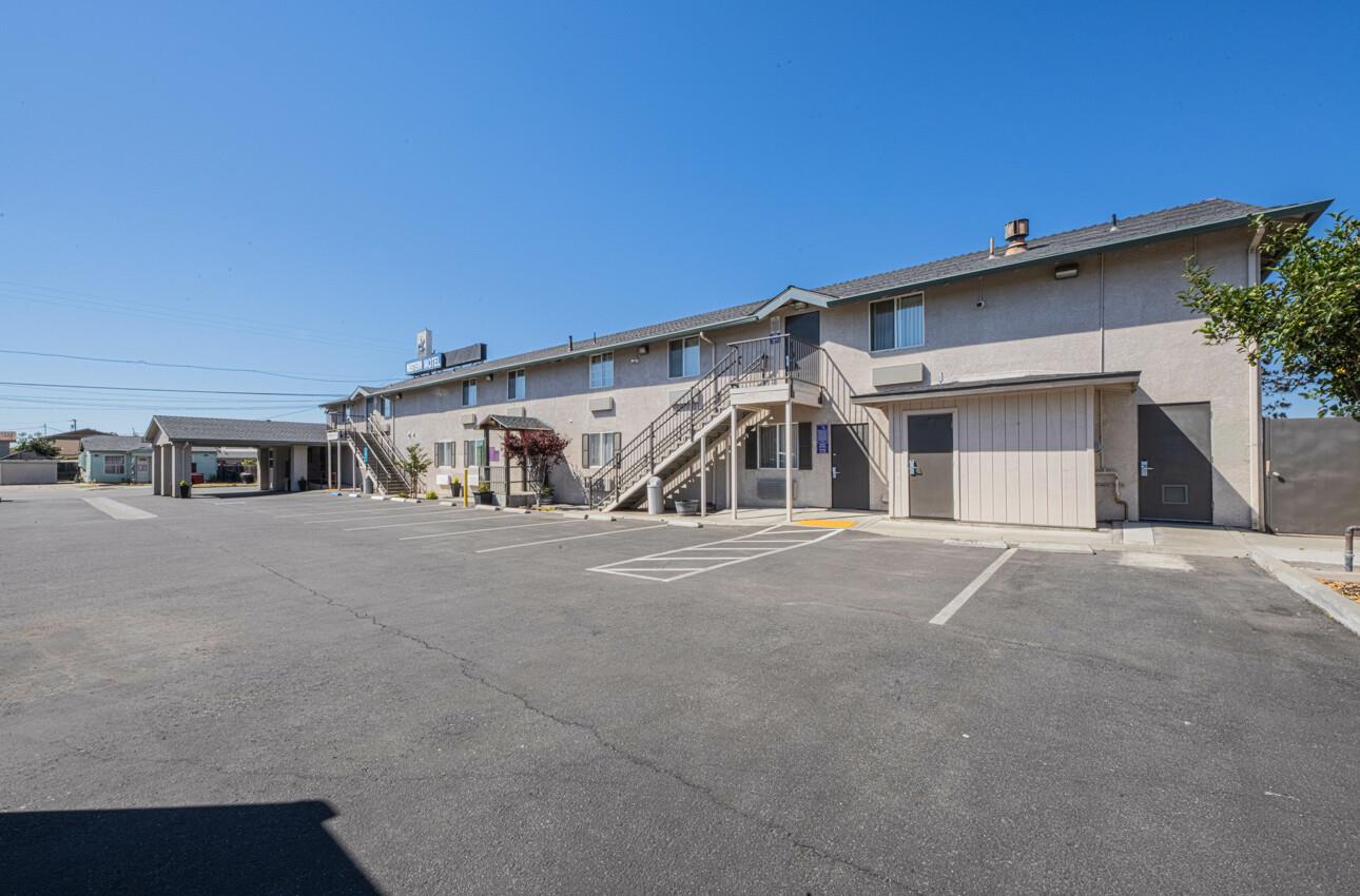 Detail Gallery Image 3 of 35 For 6 S Wood St, Salinas,  CA 93905 - – Beds | – Baths