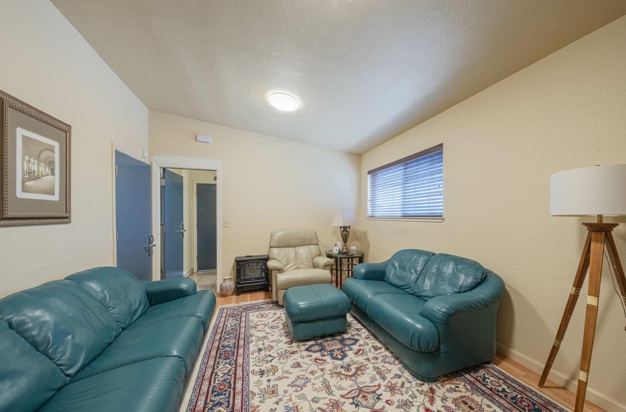 Detail Gallery Image 4 of 35 For 6 S Wood St, Salinas,  CA 93905 - – Beds | – Baths