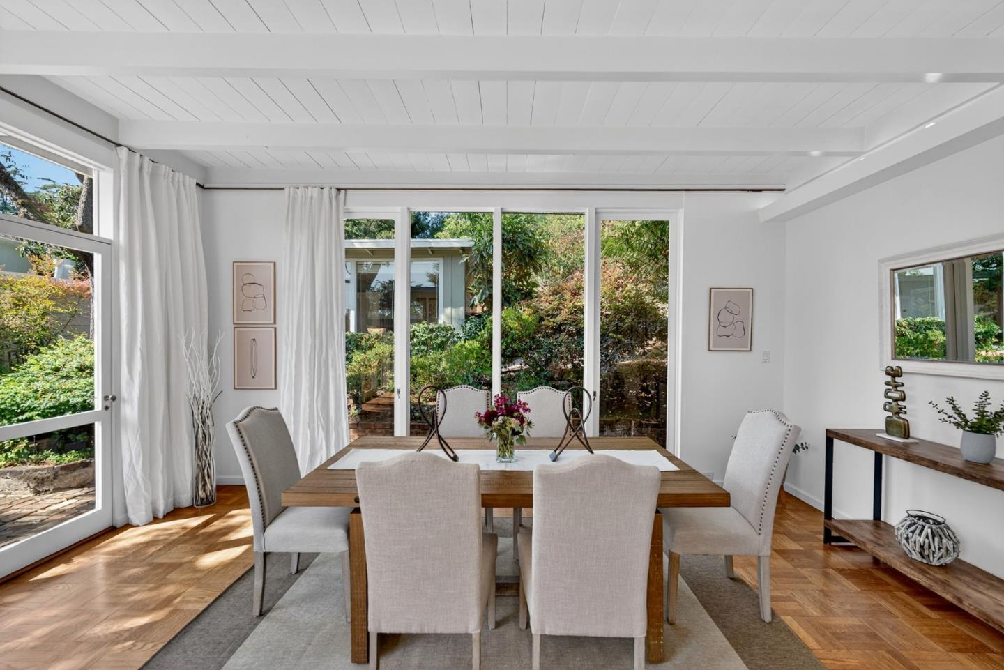 Detail Gallery Image 11 of 43 For 832 Holly Rd, Belmont,  CA 94002 - 3 Beds | 2 Baths