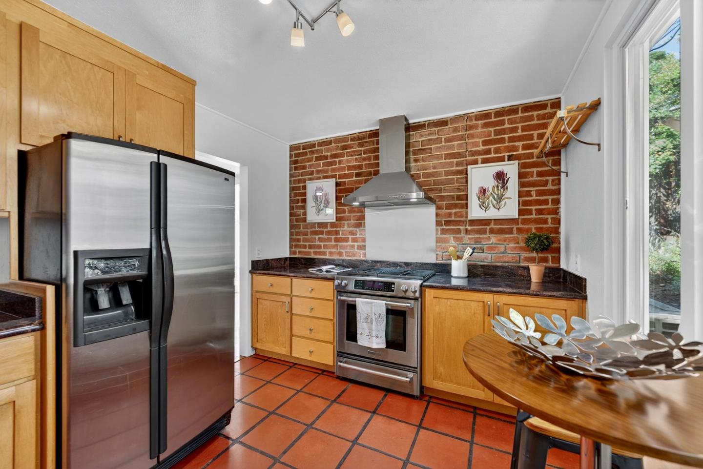 Detail Gallery Image 12 of 43 For 832 Holly Rd, Belmont,  CA 94002 - 3 Beds | 2 Baths