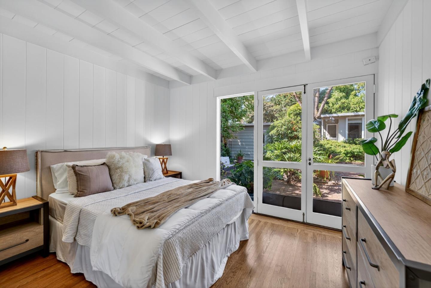 Detail Gallery Image 14 of 43 For 832 Holly Rd, Belmont,  CA 94002 - 3 Beds | 2 Baths
