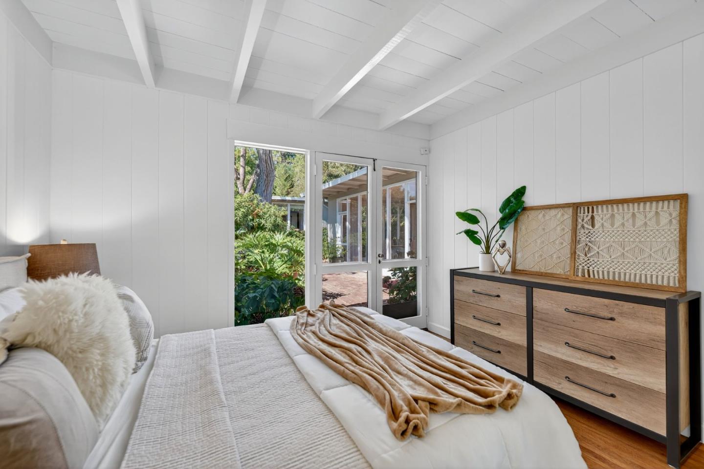 Detail Gallery Image 15 of 43 For 832 Holly Rd, Belmont,  CA 94002 - 3 Beds | 2 Baths