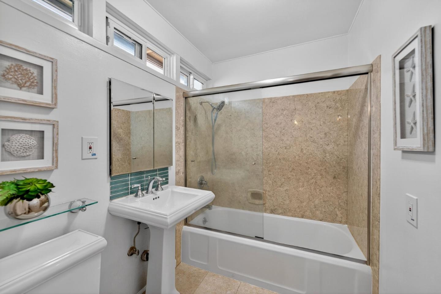 Detail Gallery Image 16 of 43 For 832 Holly Rd, Belmont,  CA 94002 - 3 Beds | 2 Baths