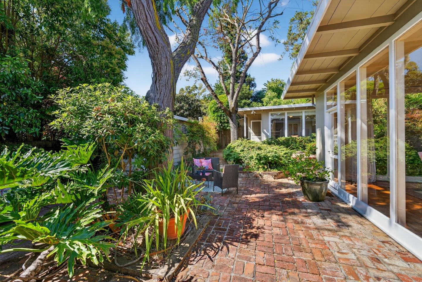 Detail Gallery Image 23 of 43 For 832 Holly Rd, Belmont,  CA 94002 - 3 Beds | 2 Baths