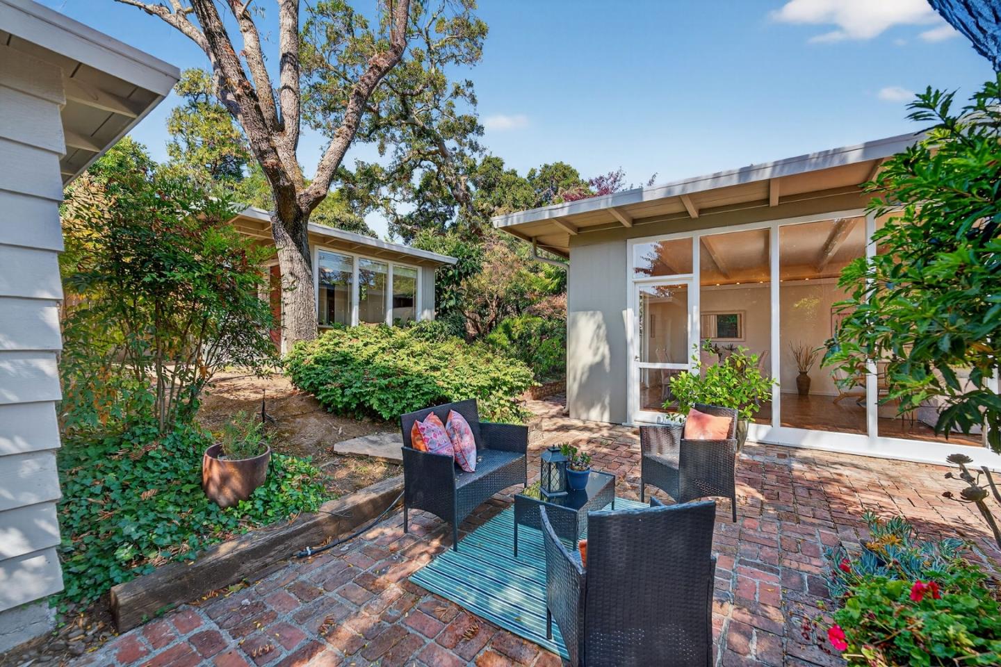 Detail Gallery Image 25 of 43 For 832 Holly Rd, Belmont,  CA 94002 - 3 Beds | 2 Baths