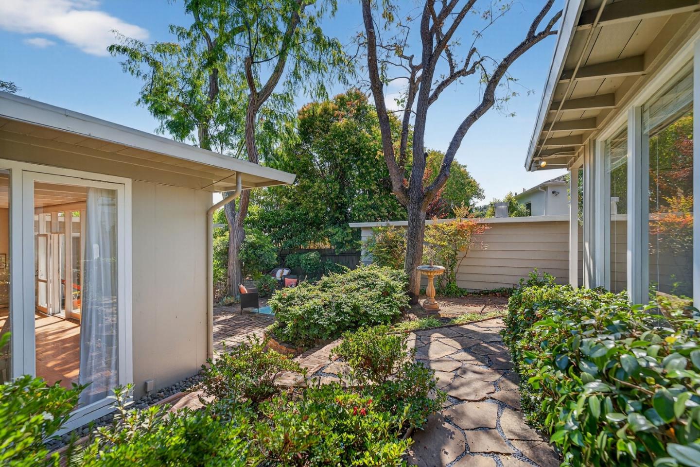 Detail Gallery Image 26 of 43 For 832 Holly Rd, Belmont,  CA 94002 - 3 Beds | 2 Baths