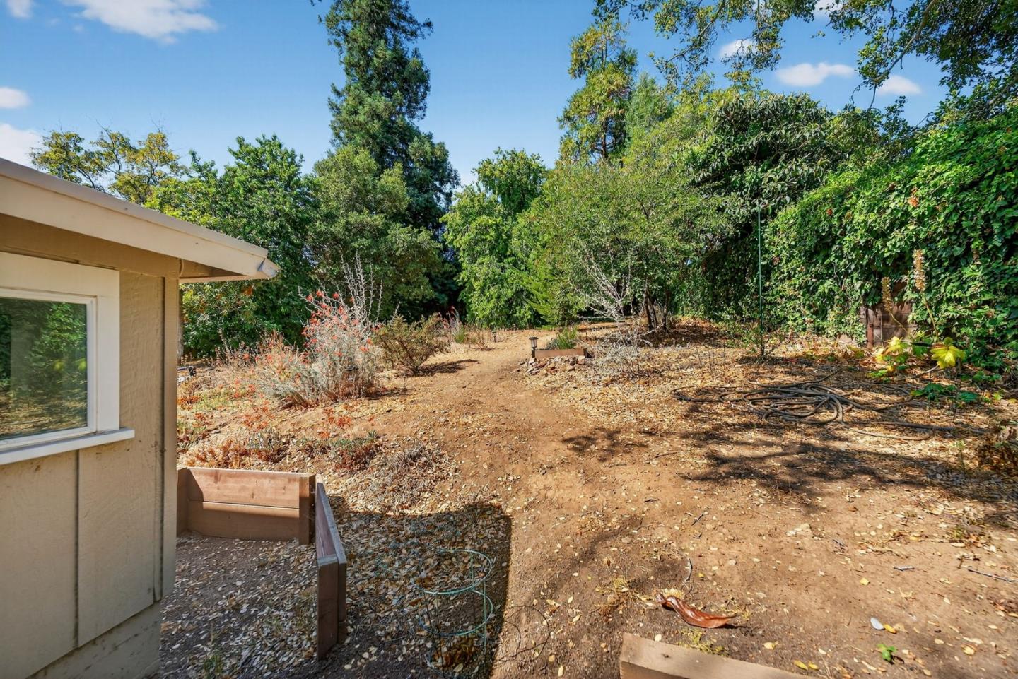Detail Gallery Image 27 of 43 For 832 Holly Rd, Belmont,  CA 94002 - 3 Beds | 2 Baths