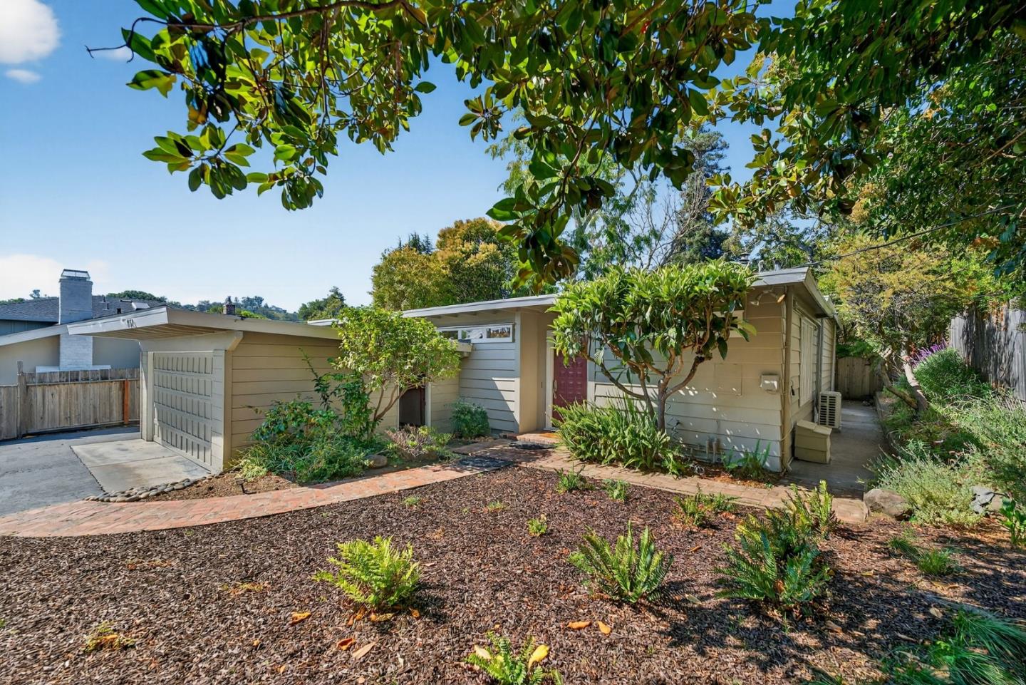 Detail Gallery Image 3 of 43 For 832 Holly Rd, Belmont,  CA 94002 - 3 Beds | 2 Baths