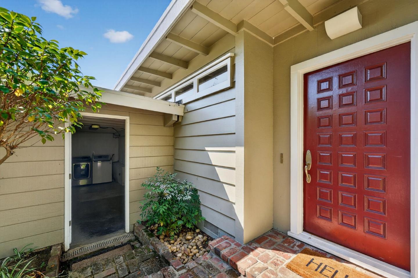 Detail Gallery Image 5 of 43 For 832 Holly Rd, Belmont,  CA 94002 - 3 Beds | 2 Baths