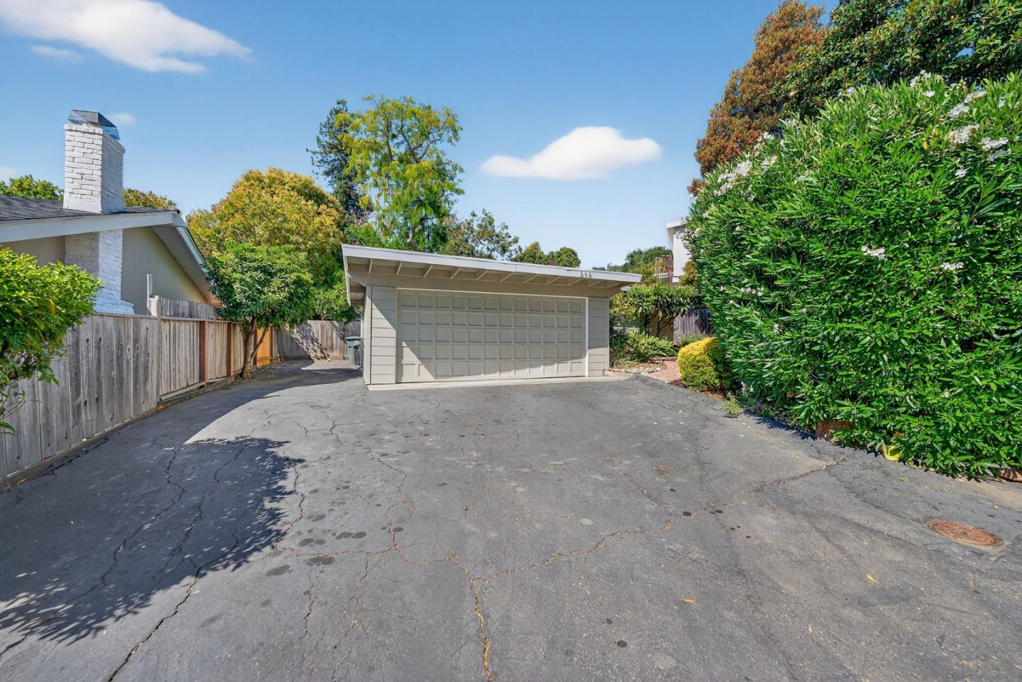 Detail Gallery Image 6 of 43 For 832 Holly Rd, Belmont,  CA 94002 - 3 Beds | 2 Baths
