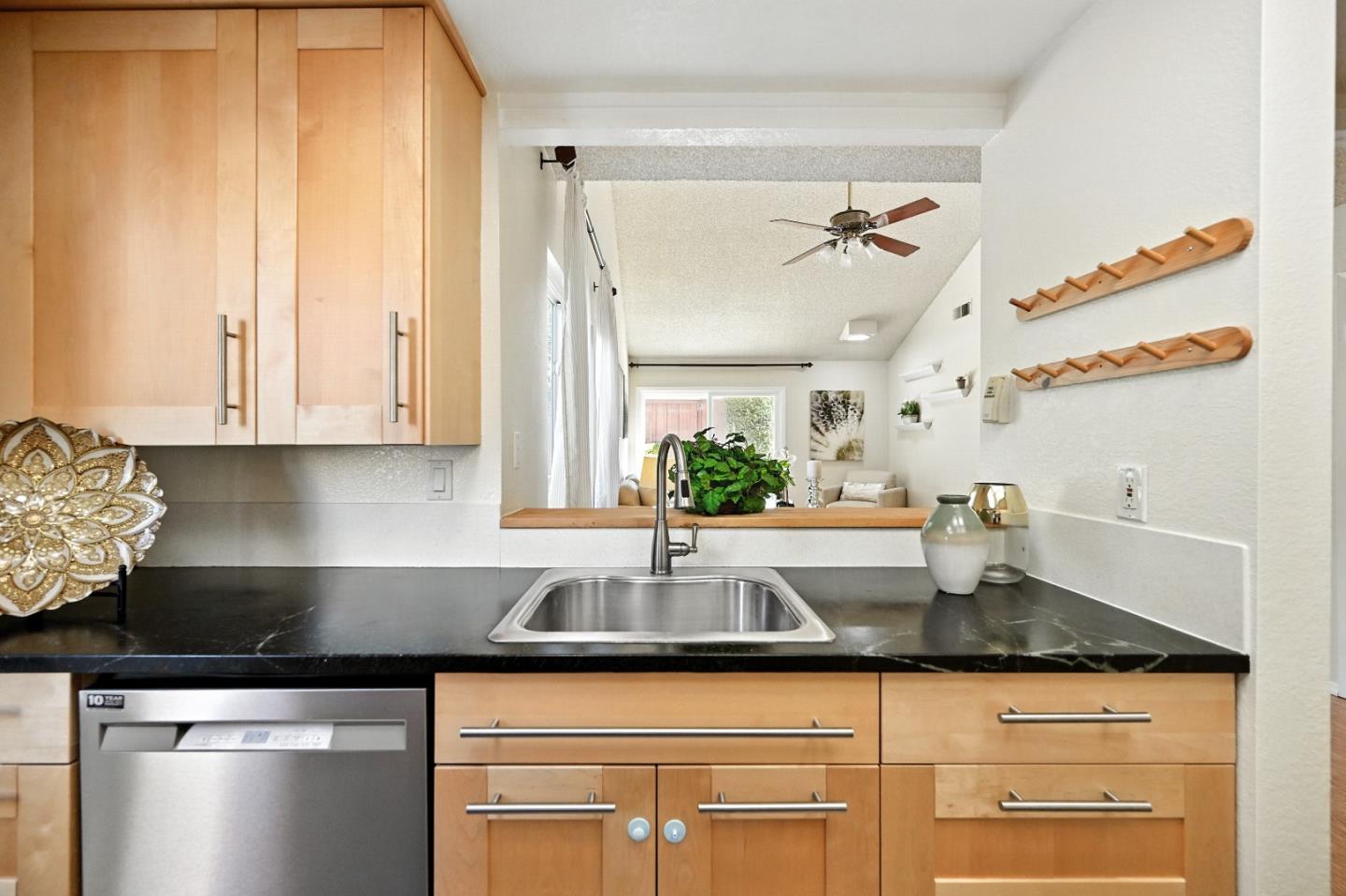 Detail Gallery Image 8 of 48 For 34878 Oyster Bay Ter, Fremont,  CA 94555 - 2 Beds | 2 Baths