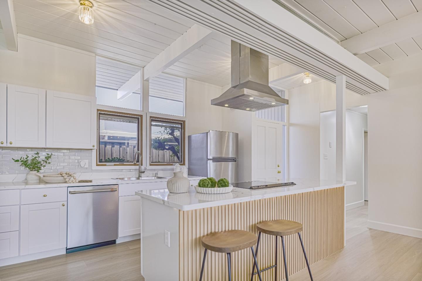 Detail Gallery Image 13 of 30 For 1663 Wolfe Dr, San Mateo,  CA 94402 - 4 Beds | 2 Baths