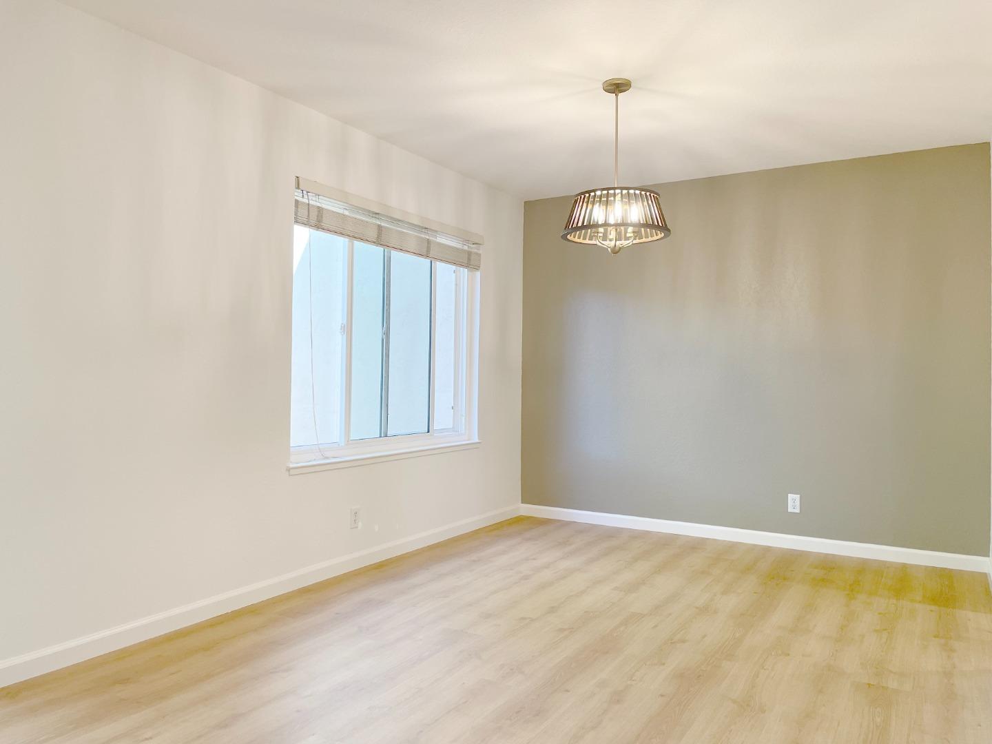 Detail Gallery Image 4 of 19 For 1369 Yukon Ter, Sunnyvale,  CA 94087 - 3 Beds | 2/1 Baths