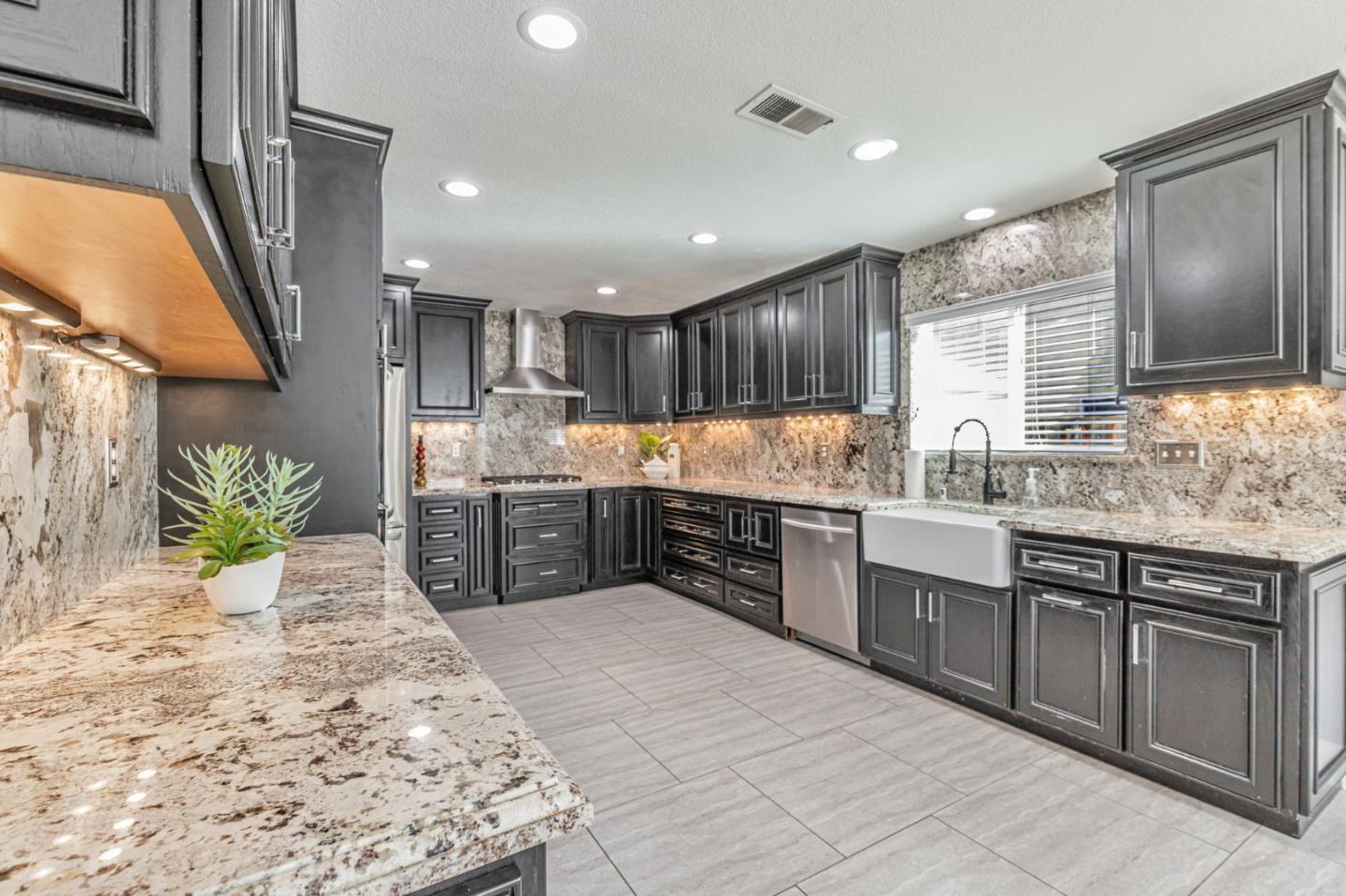 Detail Gallery Image 10 of 43 For 746 Alder St, Gilroy,  CA 95020 - 4 Beds | 2/1 Baths