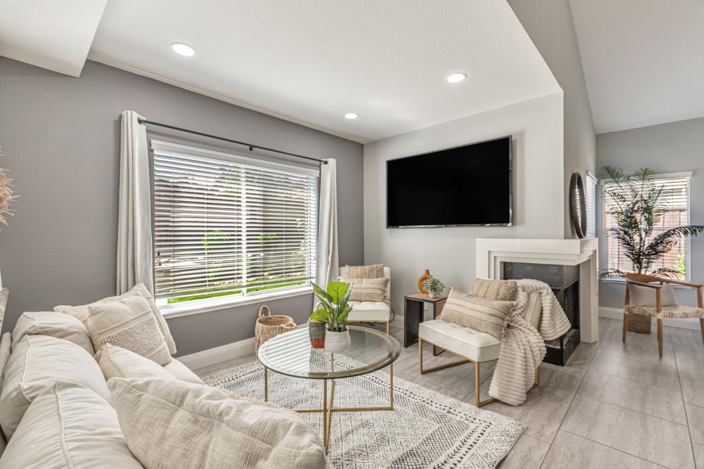 Detail Gallery Image 8 of 43 For 746 Alder St, Gilroy,  CA 95020 - 4 Beds | 2/1 Baths
