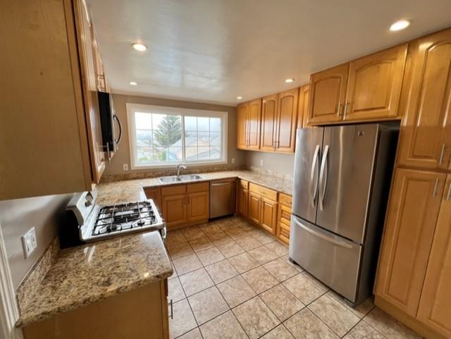 Detail Gallery Image 2 of 17 For 475 Leland Ave, San Francisco,  CA 94134 - 2 Beds | 1 Baths