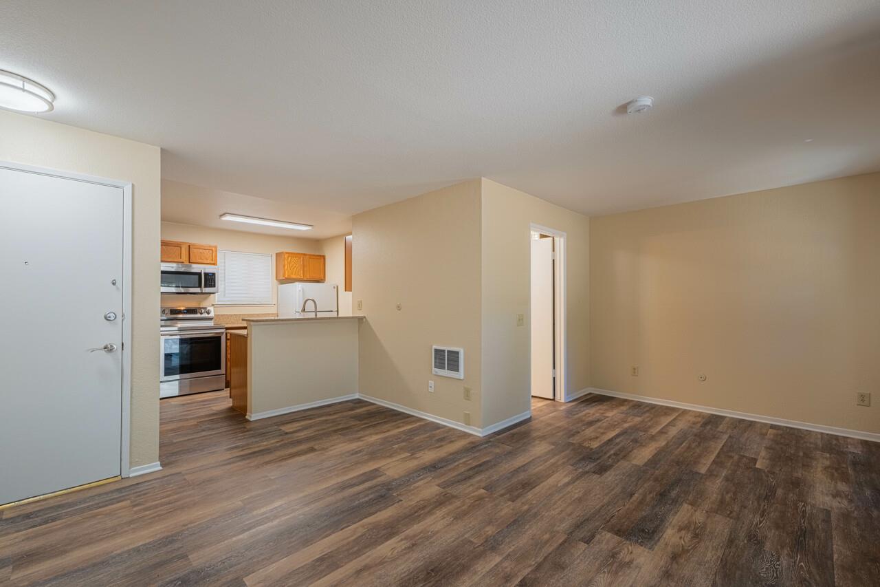 Detail Gallery Image 4 of 24 For 300 Glenwood Cir #192,  Monterey,  CA 93940 - 0 Beds | 1 Baths
