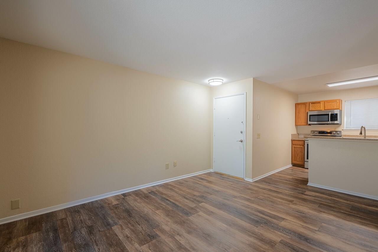 Detail Gallery Image 5 of 24 For 300 Glenwood Cir #192,  Monterey,  CA 93940 - 0 Beds | 1 Baths