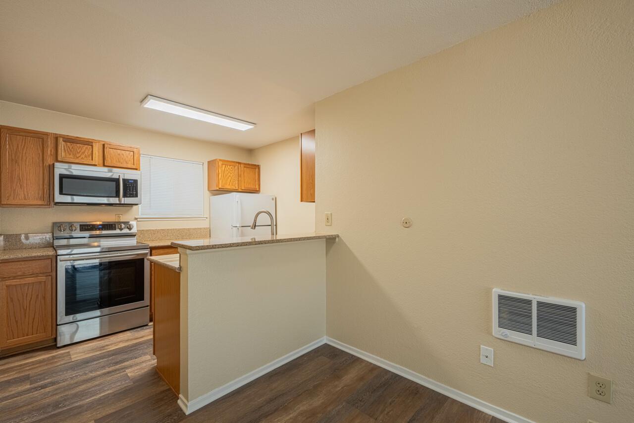 Detail Gallery Image 9 of 24 For 300 Glenwood Cir #192,  Monterey,  CA 93940 - 0 Beds | 1 Baths