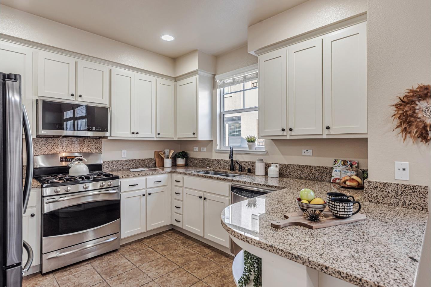 Detail Gallery Image 22 of 52 For 192 Barranca Ter, Sunnyvale,  CA 94086 - 3 Beds | 2/1 Baths