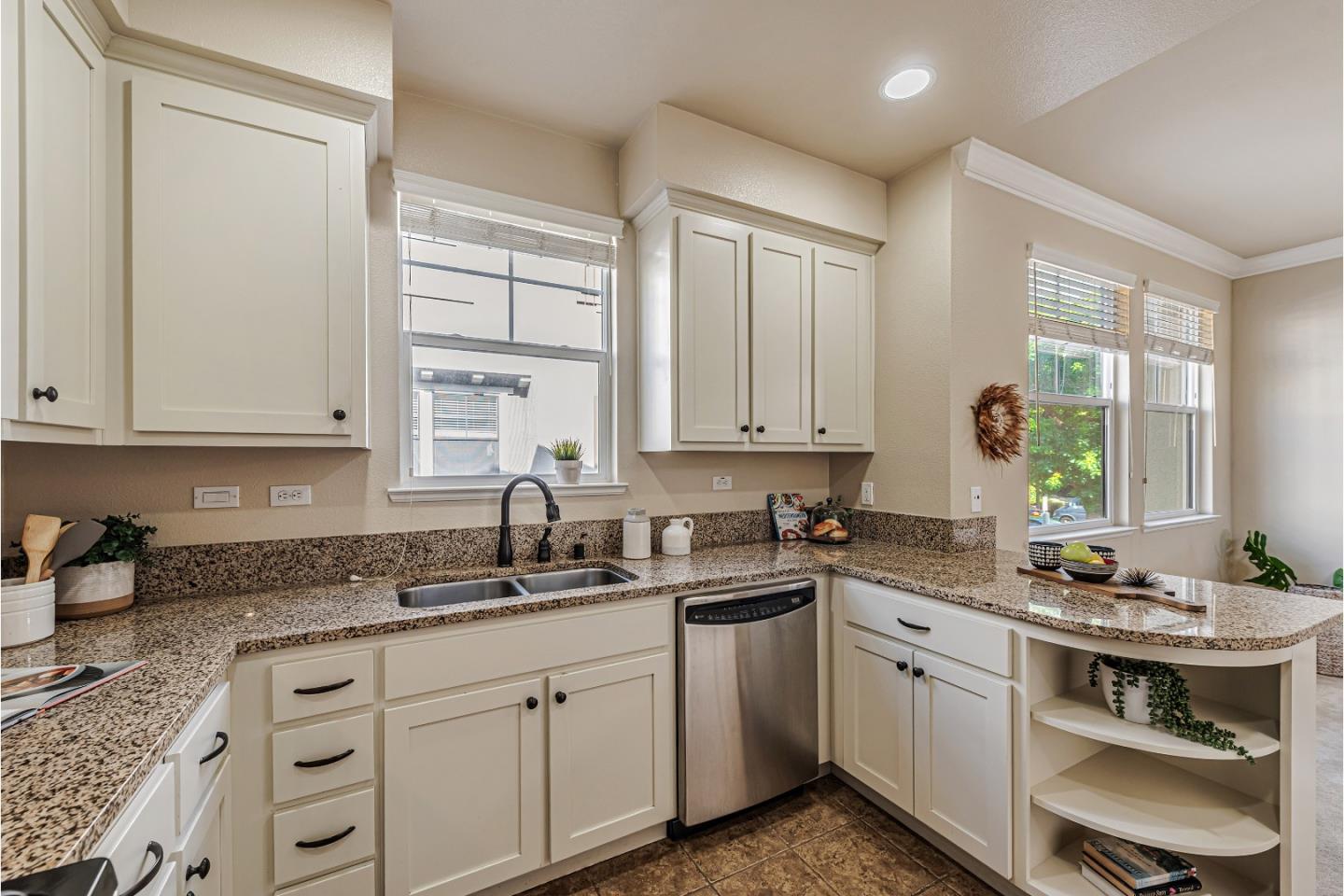 Detail Gallery Image 25 of 52 For 192 Barranca Ter, Sunnyvale,  CA 94086 - 3 Beds | 2/1 Baths