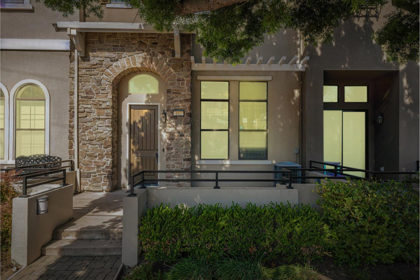 Detail Gallery Image 3 of 52 For 192 Barranca Ter, Sunnyvale,  CA 94086 - 3 Beds | 2/1 Baths