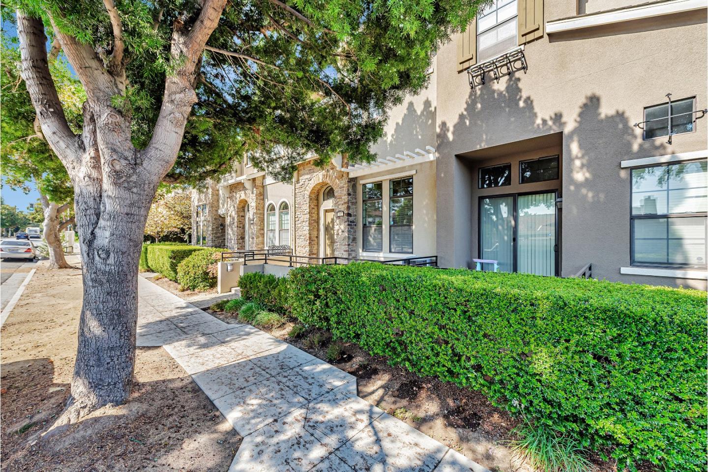 Detail Gallery Image 4 of 52 For 192 Barranca Ter, Sunnyvale,  CA 94086 - 3 Beds | 2/1 Baths