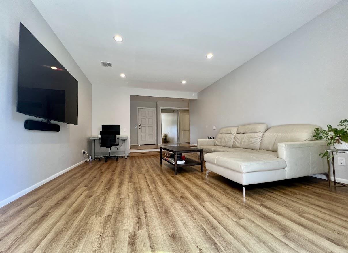 Detail Gallery Image 8 of 29 For 630 Pilgrim Dr, Foster City,  CA 94404 - 4 Beds | 2 Baths